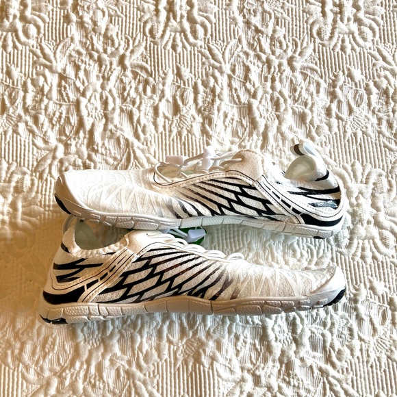 NWT Women’s HIKE Footwear - Picture 6 of 15